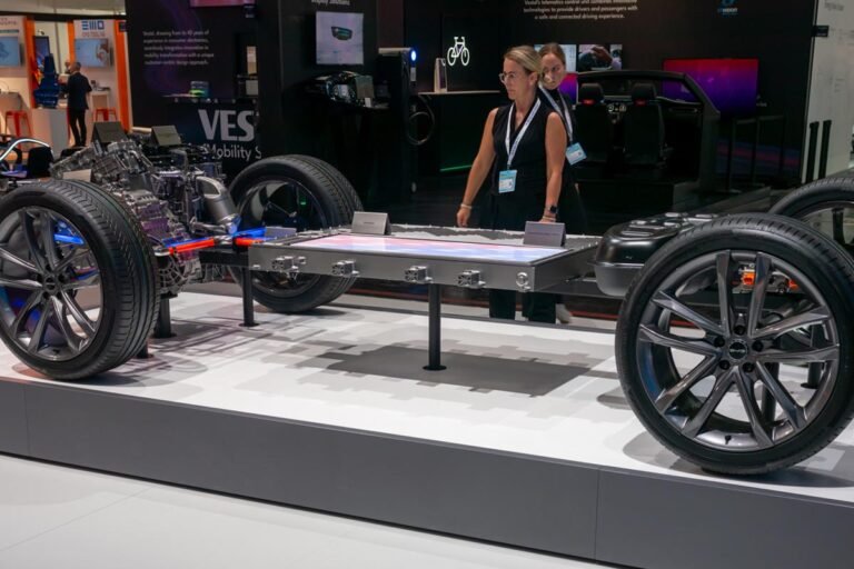 Electric Vehicle Battery Technologies Lfp Nmc Solid State 